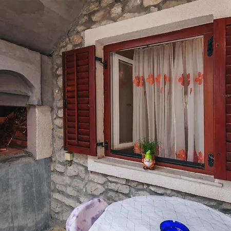 Geraeumige Ferienvilla Emi Bibinje
