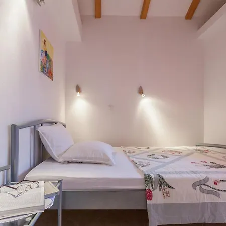 Geraeumige Ferienvilla Emi Holiday home