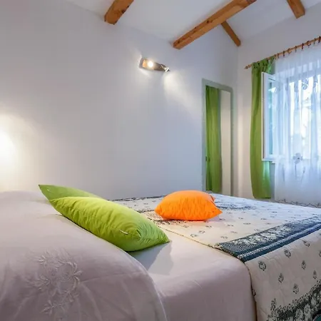 Holiday home Geraeumige Ferienvilla Emi *