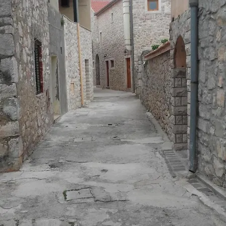 Geraeumige Ferienvilla Emi *
