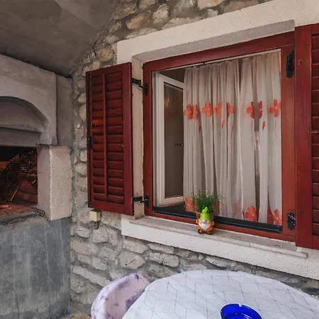 Holiday home Geraeumige Ferienvilla Emi