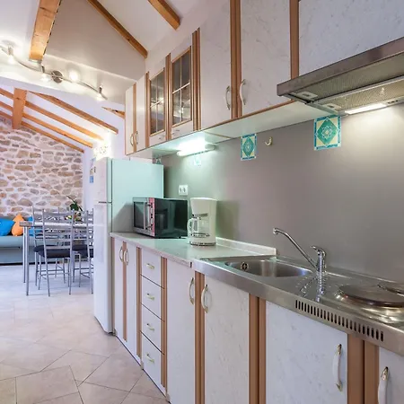 Holiday home Geraeumige Ferienvilla Emi