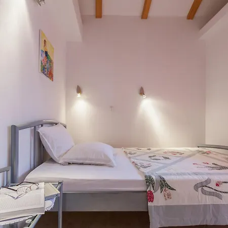 Holiday home Geraeumige Ferienvilla Emi