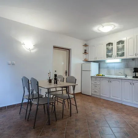 Geraeumige Ferienvilla Emi Holiday home